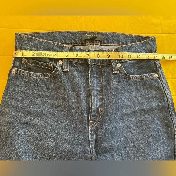 EUC - High-Rise, Dark Wash Banana Republic Curvy Straight Jeans, Size 25/0 - Picture 3 of 8